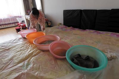 乐清楼上漏水，住户失联，小区没物管，业主维权难！律师来支招……